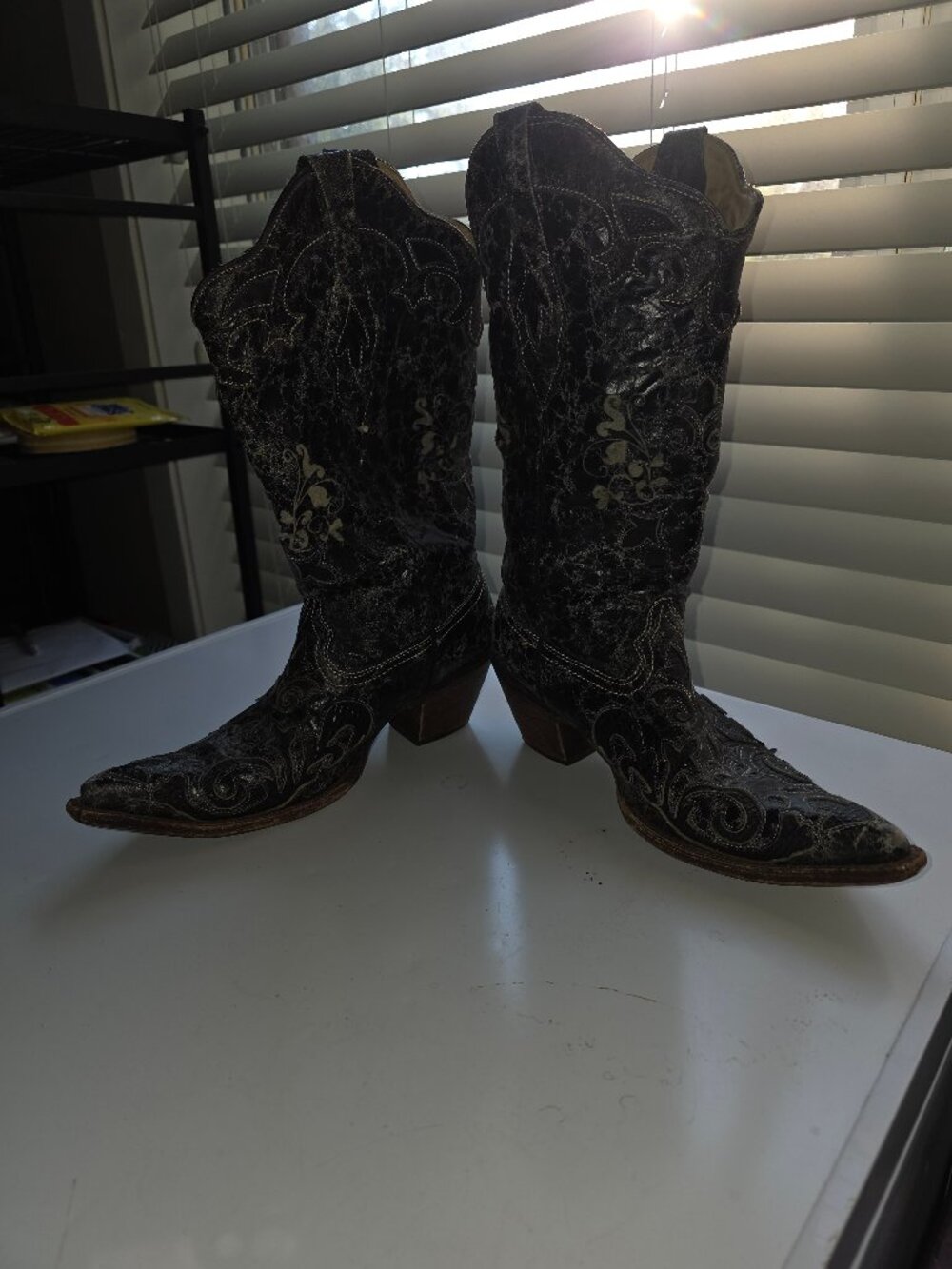 Corral women's vintage black lizard inlay snip toe cowboy boots size 8.5 medium
